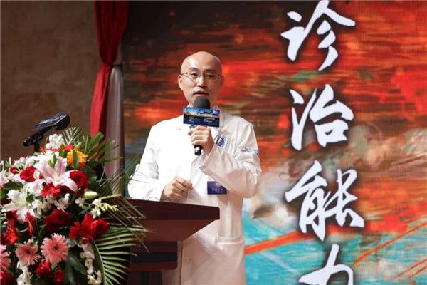 血液科专家易永林教授,重症医学科专家王育珊教授,儿科专家严超英教授