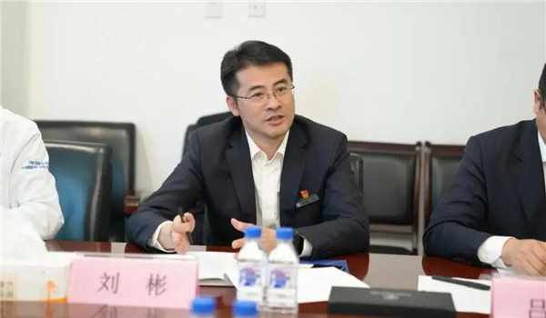 刘彬首先对吉大一院的概况,历史沿革,人才建设,硬件建设,急危重症救治