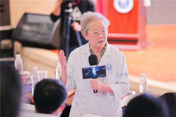 (饶明俐教授点评)(易永林教授点评)(迟宝荣教授点评)(牛俊奇教授点评)