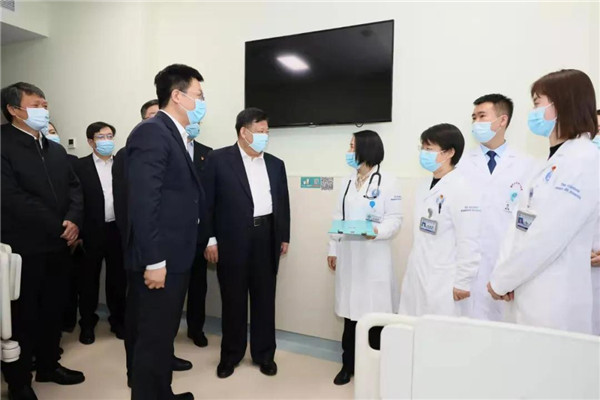 (姜治莹书记到吉大一院梅河医院内分泌科 王桂侠主任介绍工作 吉林