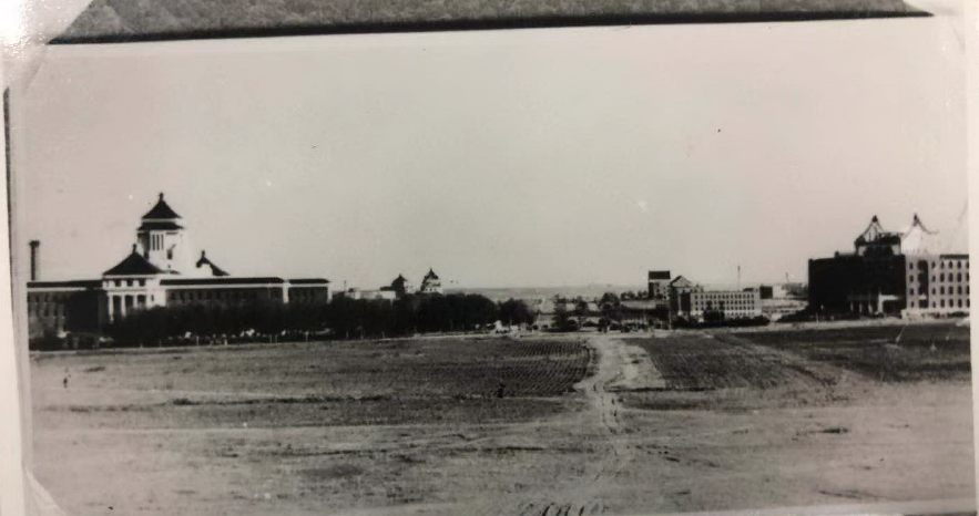 1948年，筹建医院伊始，选址伪满政府军事部旧址(图3)
