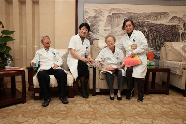 橘井生香医心筑梦 桃李争辉师者荣光丨吉大一院隆重举行2021年医师节、教师节庆祝表彰活动(图25) 橘井生香医心筑梦 桃李争辉师者荣光丨吉大一院隆重举行2021年医师节、教师节庆祝表彰活动(图25)