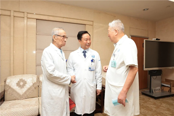 橘井生香医心筑梦 桃李争辉师者荣光丨吉大一院隆重举行2021年医师节、教师节庆祝表彰活动(图23) 橘井生香医心筑梦 桃李争辉师者荣光丨吉大一院隆重举行2021年医师节、教师节庆祝表彰活动(图23)
