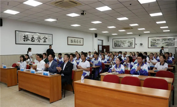 医心筑梦(1)|吉大一院名师团队走进东师附中——肝移植专家吕国悦教授首讲《医者荣耀与使命》(图2) 医心筑梦(1)|吉大一院名师团队走进东师附中——肝移植专家吕国悦教授首讲《医者荣耀与使命》(图2)